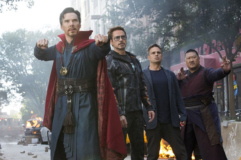 Robert Downey Jr., Mark Ruffalo, Benedict Wong y Benedict Cumberbatch en Vengadores. Infinity War