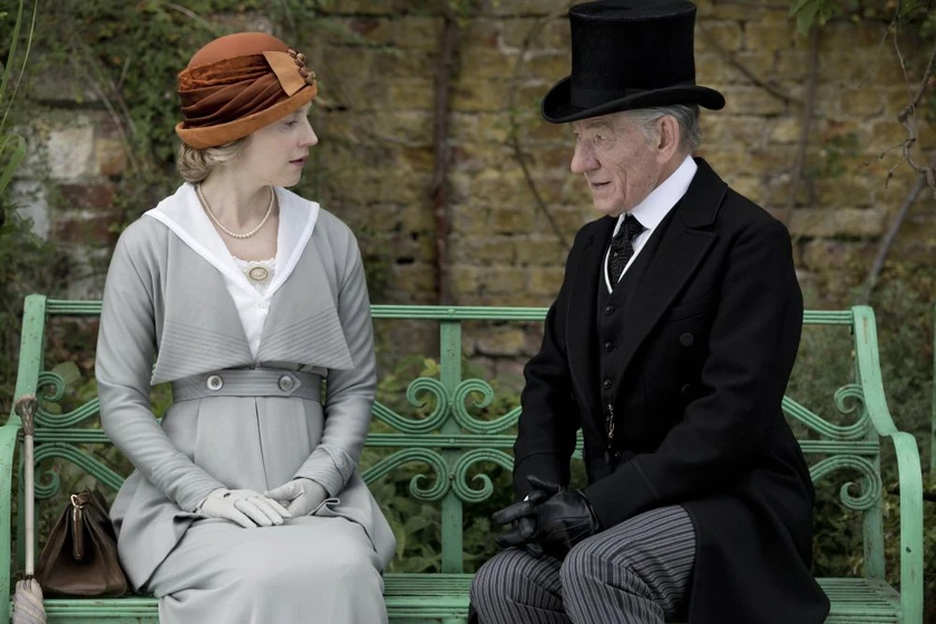 Laura Linney y Ian McKellen en mr-holmes