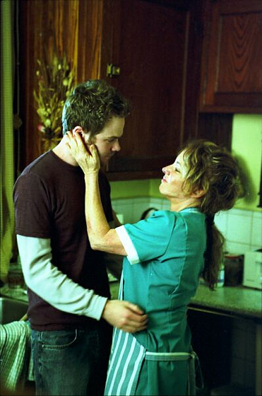 Stockard Channing y Shawn Ashmore en 3 Agujas
