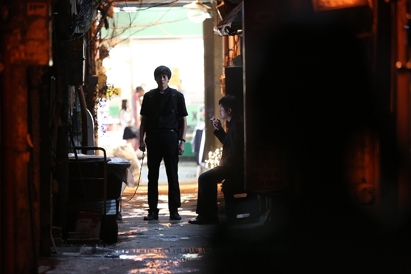 Dong-won Gang en the-priests