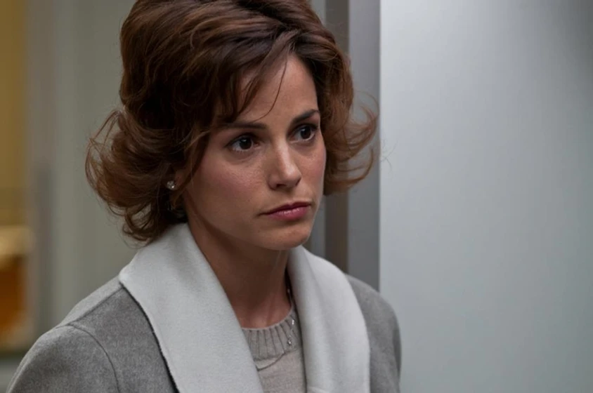 Stephanie Szostak en gimme-shelter-2013