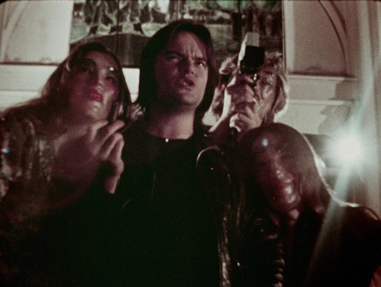 Roger Watkins, Kathy Curtin y Pat Canestro en The Last House on Dead End Street