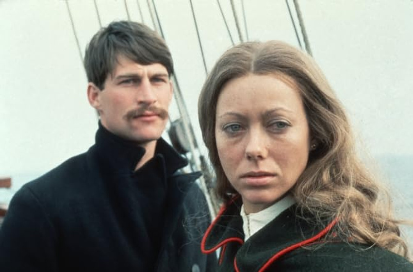 Jenny Agutter y Simon MacCorkindale en intriga-en-la-playa