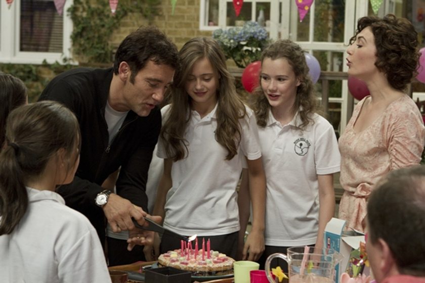 Clive Owen y Ella Purnell en Intruders