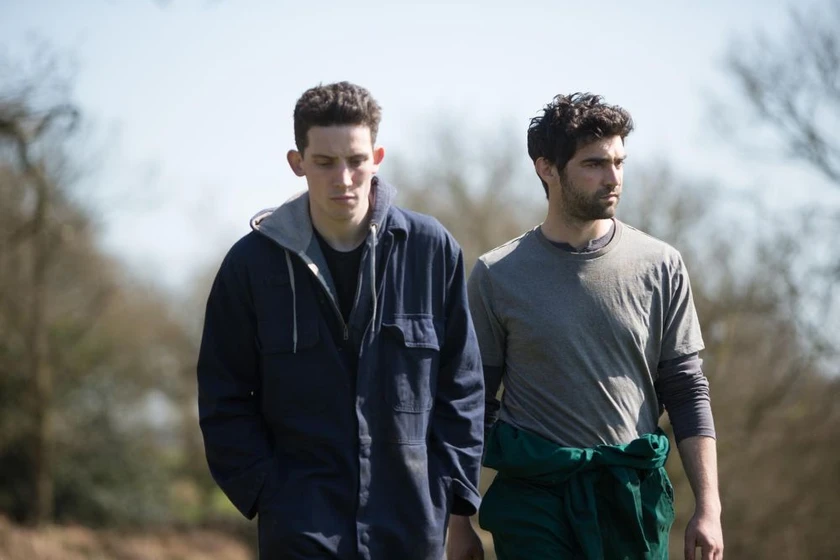Josh O'Connor y Alec Secareanu en tierra-de-dios