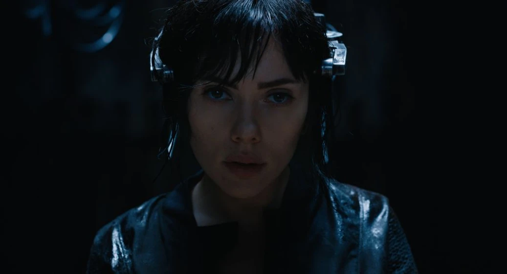 Scarlett Johansson en ghost-in-the-shell-el-alma-de-la-maquina