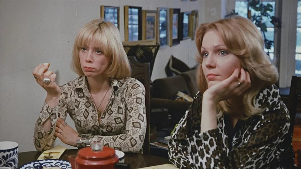 Mary Mendum y Chris Jordan en confessions-of-a-young-american-housewife