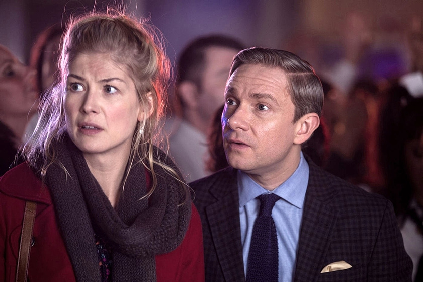 Rosamund Pike y Martin Freeman en Bienvenidos al fin del mundo