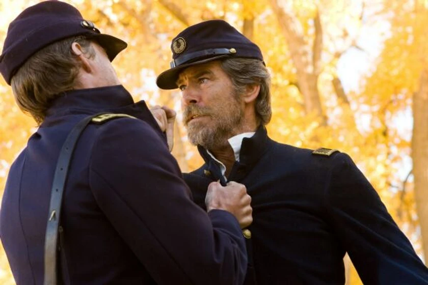 Pierce Brosnan en enfrentados