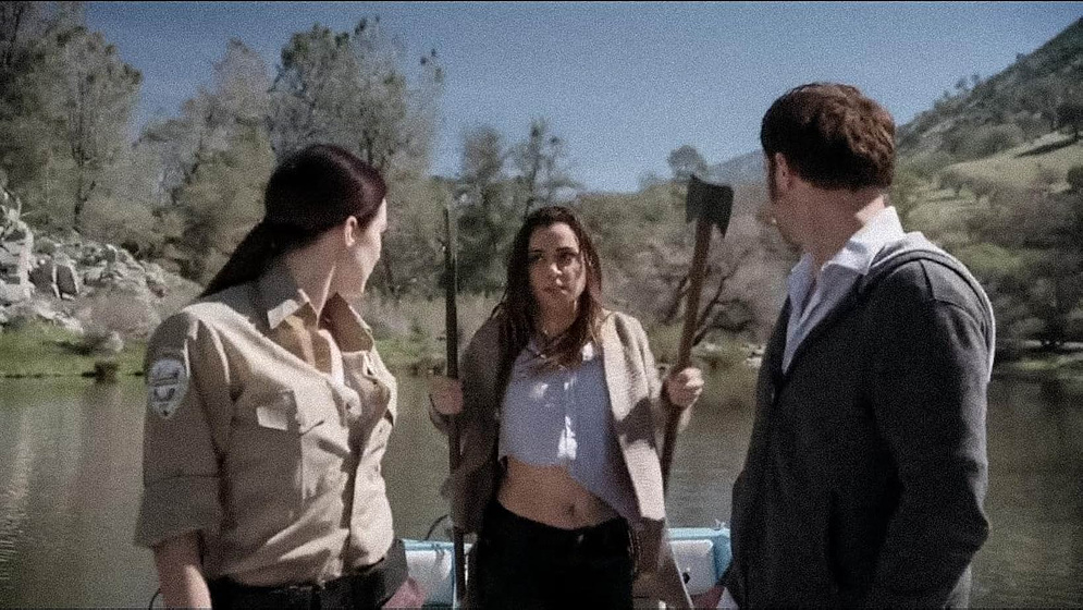 Matt Mercer, Jessica Blackmore y Neka Zang en Malditos Tiburones