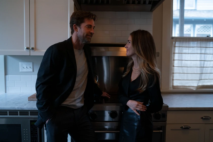 Scott Speedman y Addison Timlin en la-puerta-del-sotano