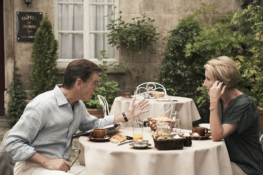 Pierce Brosnan y Emma Thompson en Un Golpe Brillante