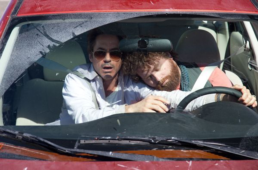 Robert Downey Jr. y Zach Galifianakis en Salidos de cuentas