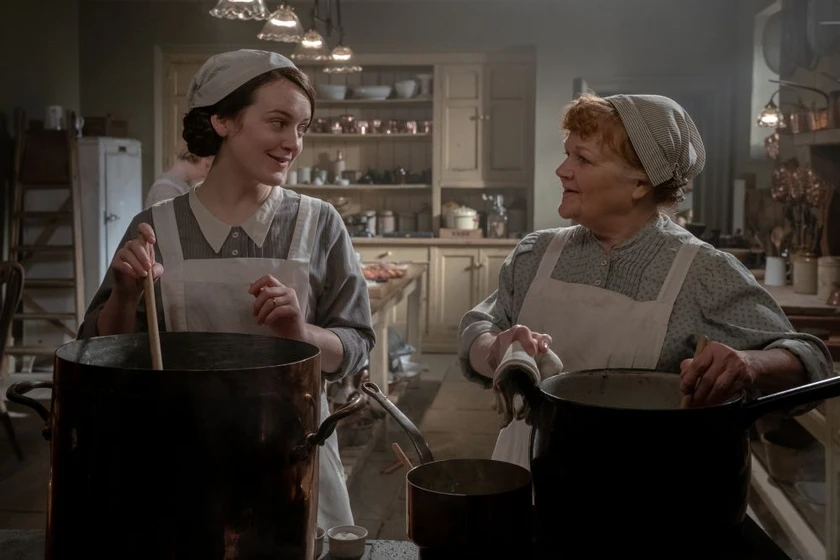 Sophie McShera y Lesley Nicol en downton-abbey-una-nueva-era