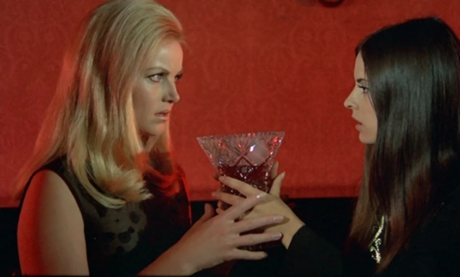 Soledad Miranda y Ewa Strömberg en las-vampiras
