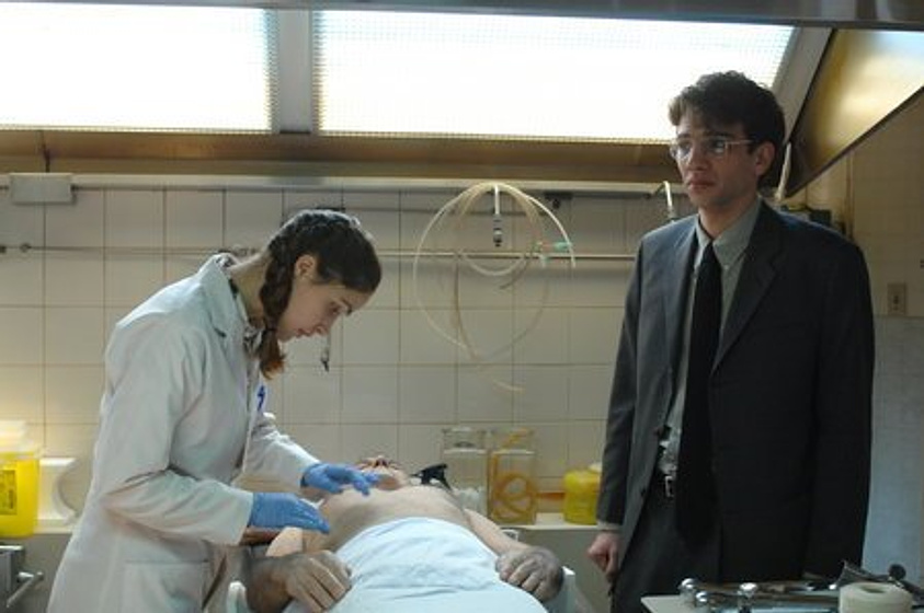 Rose Byrne y Jay Baruchel en Just Buried