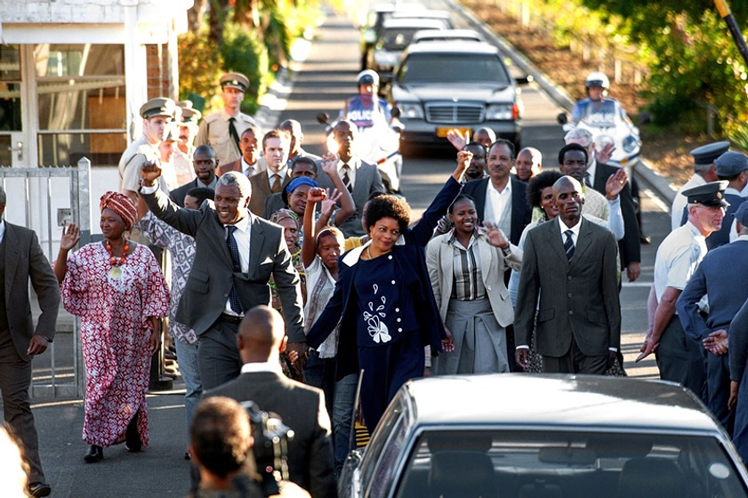 Naomie Harris y Idris Elba en Mandela. Del Mito al Hombre