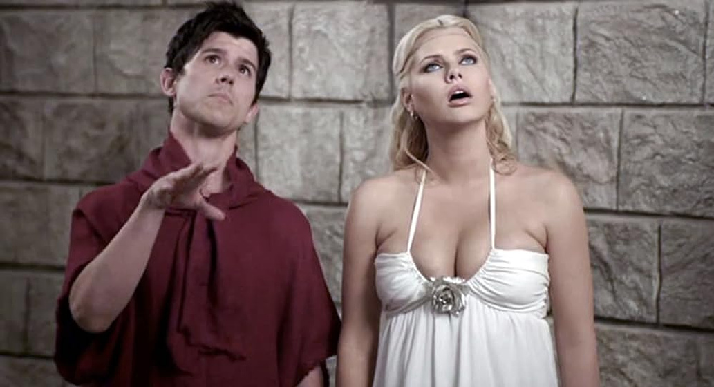 Sophie Monk en 301-la-leyenda-del-imponentus-maximus