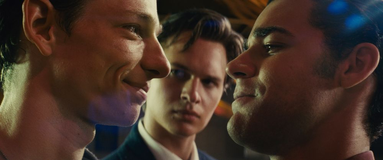 Ansel Elgort, David Alvarez y Mike Faist en West Side Story