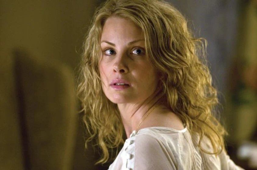 Monica Potter en la-ultima-casa-a-la-izquierda-2009
