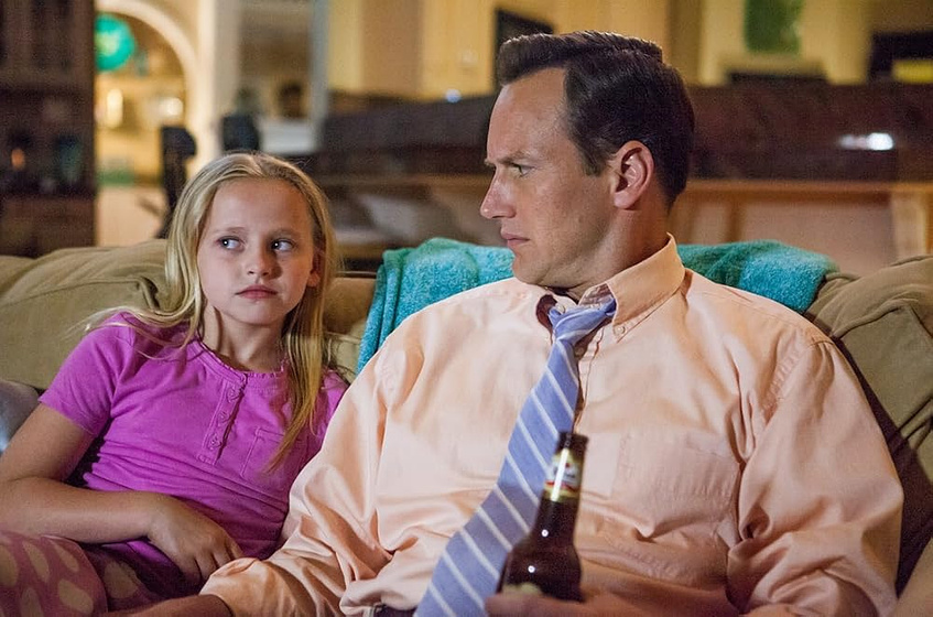 Patrick Wilson [I] y Madison Wolfe en hogar-no-tan-dulce-hogar