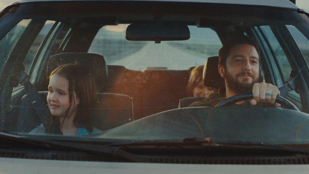 John Magaro y Molly Belle Wright en omaha