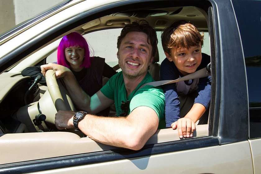 Zach Braff, Joey King y Pierce Gagnon en Ojalá estuviera aquí
