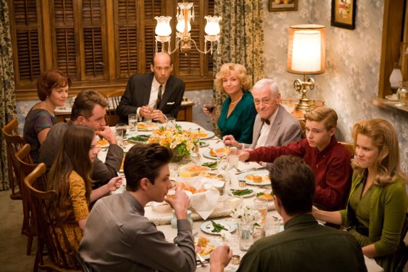 Penelope Ann Miller, John Mahoney, Rebecca De Mornay, Anthony Edwards, Madeline Carroll, Cody Horn, Callan McAuliffe y Michael Christopher Bolten en flipped