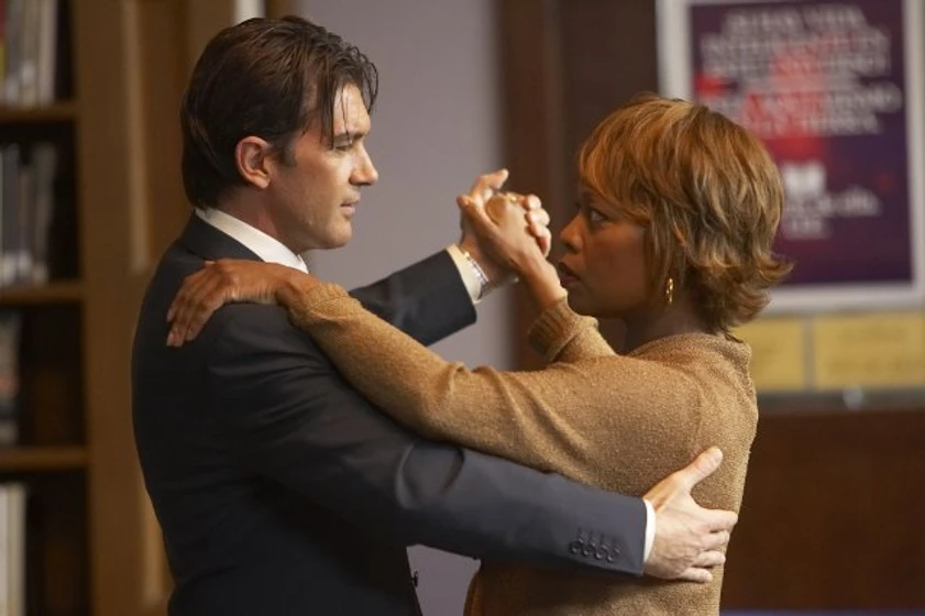 Antonio Banderas y Alfre Woodard en dejate-llevar