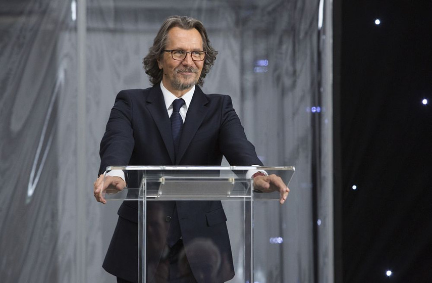 Gary Oldman en Un Espacio entre Nosotros