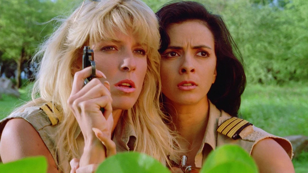 Dona Speir y Roberta Vasquez en conexion-hawai