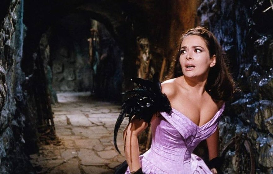 Karin Dor en El Tormento de las Trece Doncellas