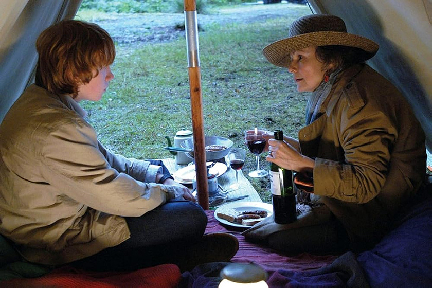 Rupert Grint y Julie Walters en driving-lessons