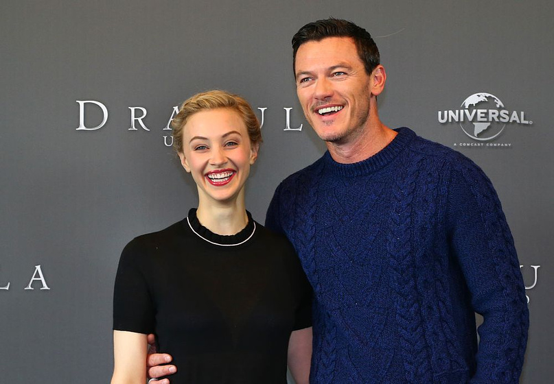 Sarah Gadon y Luke Evans en Drácula: La leyenda jamás contada (Premiere en Berlin. Octubre 2014)