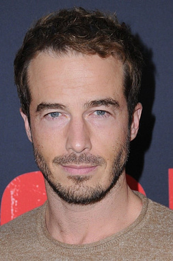 La biografía y filmografía de Ryan Carnes, imágenes, curiosidades y