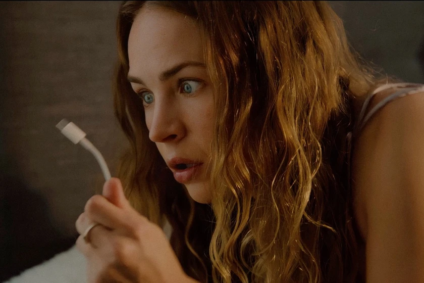 Britt Robertson en the-re-education-of-molly-singer
