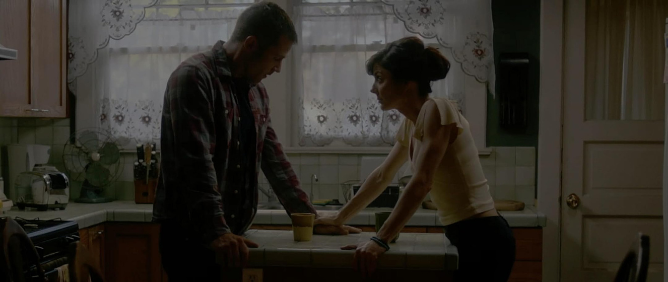 Luke Macfarlane y Jennifer Titus en Rock, Paper, Scissors