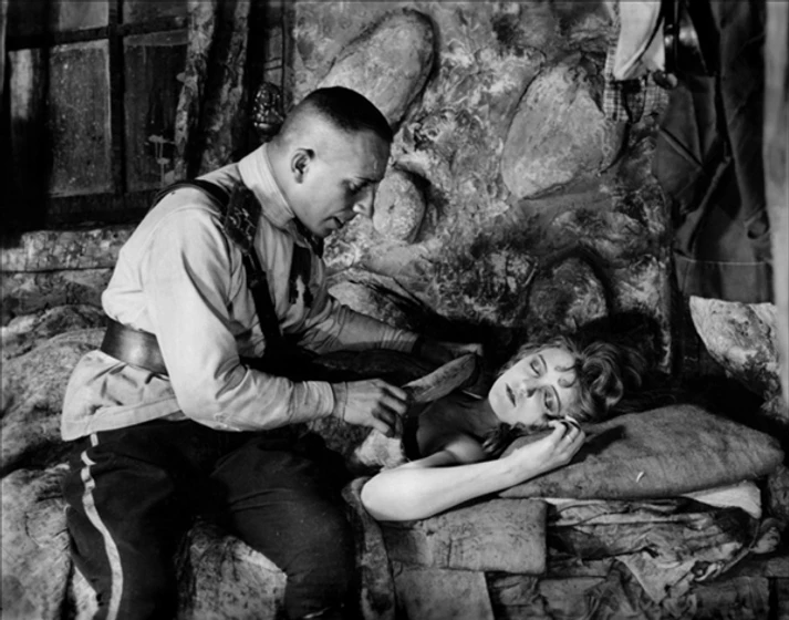 Erich von Stroheim y Miss DuPont en esposas-frivolas