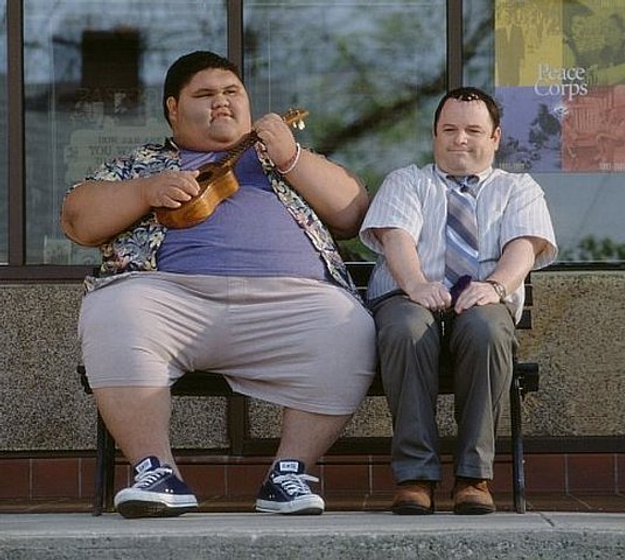 Jason Alexander y Joshua 'Li'iBoy' Shintani en Amor Ciego