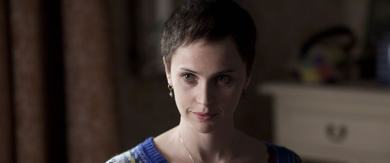 Felicity Jones en Un Monstruo viene a verme