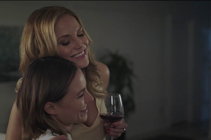 Ellen Hollman y Briana Evigan en La Niñera Perfecta