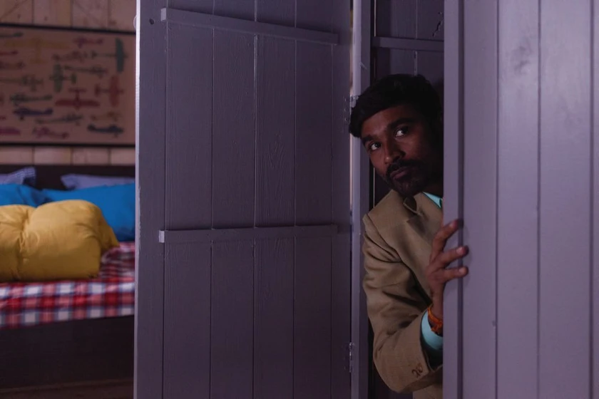 Dhanush en de-la-india-a-paris-en-un-armario-de-ikea