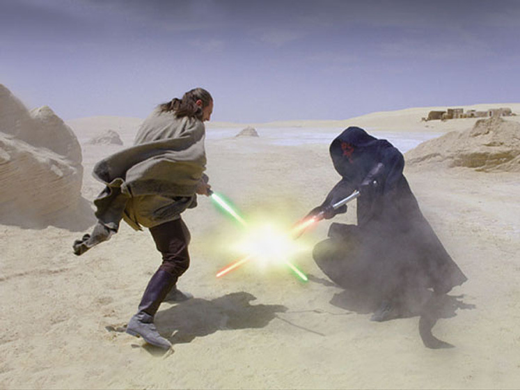 Liam Neeson y Ray Park en Star Wars: Episodio I. La amenaza Fantasma