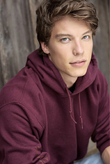 picture of actor Justin Derickson