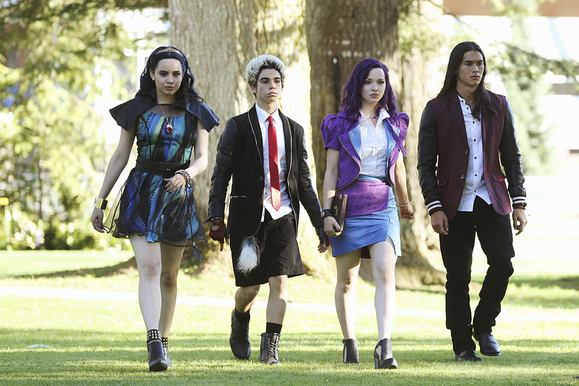 Cameron Boyce, Booboo Stewart, Dove Cameron y Sofia Carson en Los Descendientes