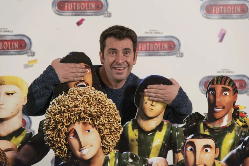 Arturo Valls en futbolin (Photocall en Madrid. Diciembre 2013)