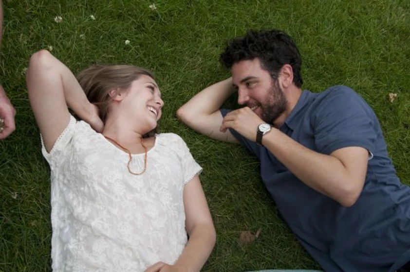 Josh Radnor y Elizabeth Olsen en amor-y-letras