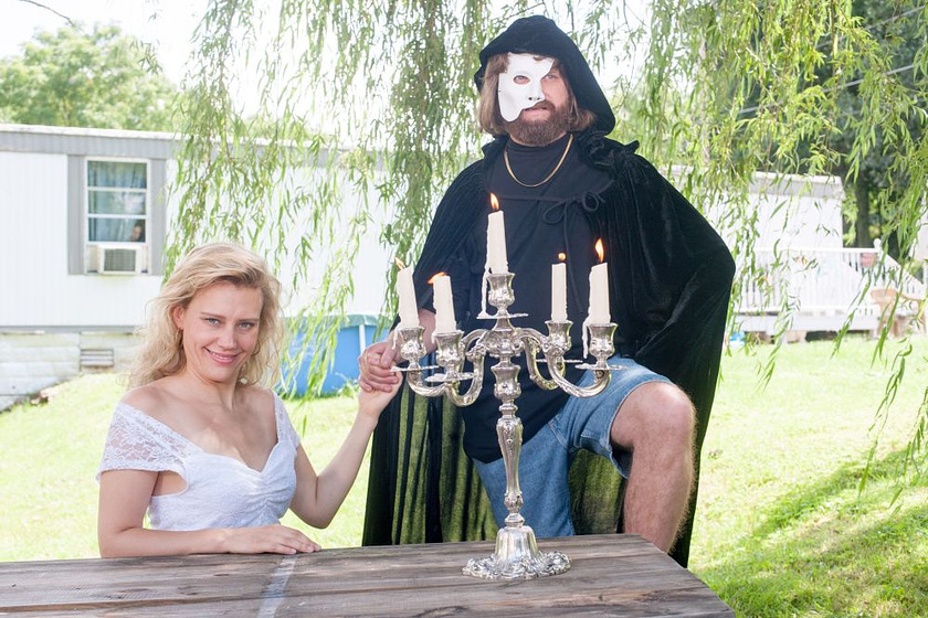 Zach Galifianakis y Kate McKinnon en De-Mentes Criminales