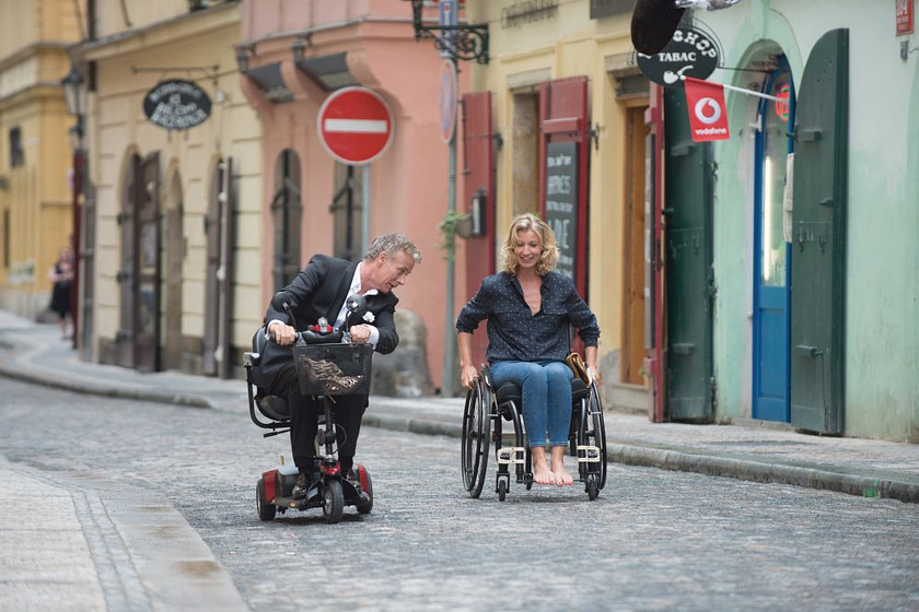 Franck Dubosc y Alexandra Lamy en Sobre Ruedas