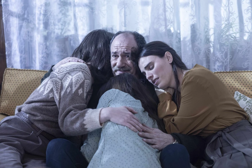 Karra Elejalde y Yune Nogueiras en las-hijas-2026